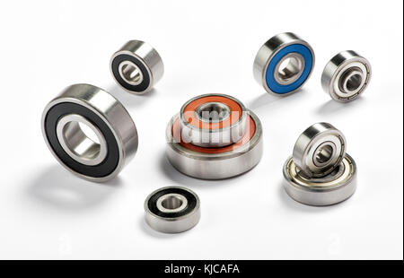 Satz von Metal Lager, close-up Studio Schuß von hohen Winkel auf weißem Hintergrund Stockfoto