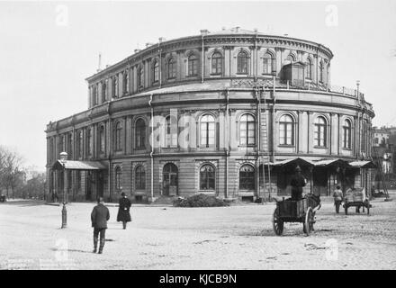 Das Svenska Teatern (Schwedisches Theater) in Helsinki, Finnland, ist eine bedeutende kulturelle Einrichtung. Auch nach 1930 fand dort eine Reihe von Theateraufführungen statt, die zum kulturellen Erbe Finnlands beitrugen. Stockfoto