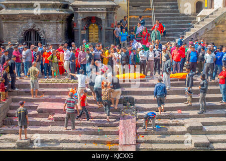 Kathmandu, Nepal Oktober 15, 2017: Religiöse brennen Ritual im Tempel, kthmandu pashupatina Stockfoto