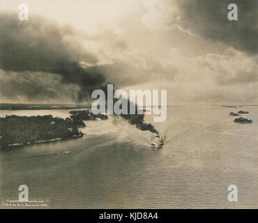 Dieses Luftbild erfasst die Region der 1000 Inseln und zeigt die atemberaubende Landschaft aus einem Flugzeug. Das Bild bietet eine einzigartige Perspektive auf diese berühmte Inselgruppe im Saint Lawrence River. Stockfoto