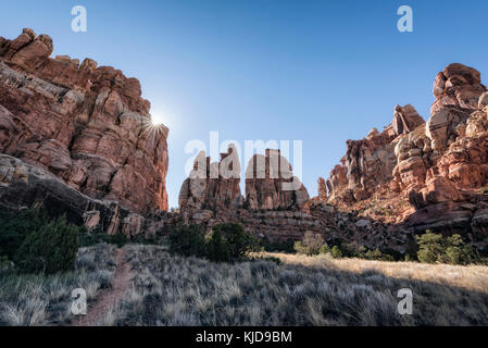 Der un im blauen Himmel über der Wüste, Moab, Utah, United States' Stockfoto