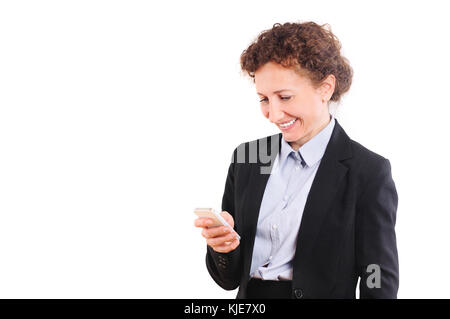 Gerne schöne Business woman holding und Sie ihr Smartphone auf weißem Hintergrund. lächelnd Business woman in Anzug holding Smartphone und lookin Stockfoto
