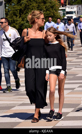 NEW YORK, NY – 10. JUNI: Heidi Klum mit ihren Kindern – Sohn Henry Samuel, Sohn Johan Samuel, Tochter Helene (Leni) Samuel und Tochter Lou Sulola Samuel – werden am 10. Juni 2016 in New York City gesehen Stockfoto