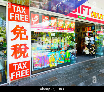 Steuerfreie Geschenke Shop mit Zeichen in der Chinesischen, Cairns, Far North Queensland, FNQ, QLD, Australien Stockfoto