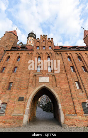 Leere st.maria Straße (ul. mariacka) Durch st gesehen. von Maria Tor (brama mariacka) bei der Stadt (Altstadt) in Danzig, Polen, am Morgen. Stockfoto