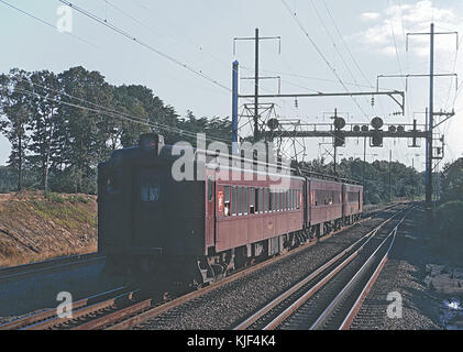 Penn Central Train 400 vorbei an der Capital Beltway Station in Maryland am 17. Juli 1970. (24253288674) Stockfoto