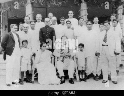 Dr. Babasaheb Ambedkar und Savita Ambedkar unter den Aktivisten Stockfoto