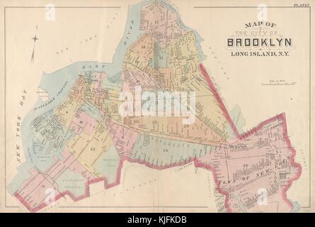 Eine alte Karte der Stadt Brooklyn, die die Umrisse der Stadt Brooklyn zum Zeitpunkt der Veröffentlichung darstellt, sie umfasst 26 verschiedene Stadtteile, in die der Stadtteil dann aufgeteilt wurde, New York, 1891. Aus der New York Public Library. Stockfoto