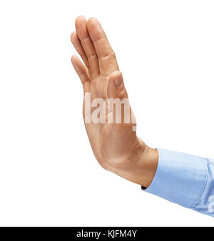 Die Hand des Mannes in Shirt zeigt Stop-Schild auf weißem Hintergrund. Bis zu schließen. hohe Auflösung Produkt Stockfoto