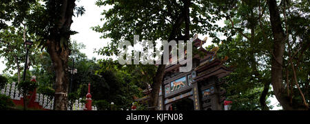 Chinesische arch an der Haw Par Villa, Singapur Stockfoto