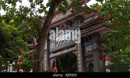 Chinesische arch an der Haw Par Villa, Singapur Stockfoto