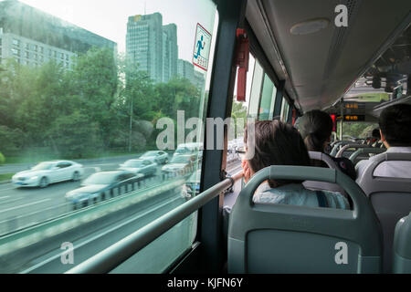Ein Passagier im Bus Peking China Stockfoto