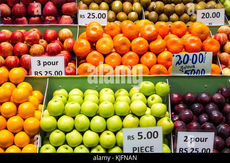 Frisches Obst auf einem Markt, auf dem zentralen Markt in Port Louis, Mauritius, Afrika. Stockfoto