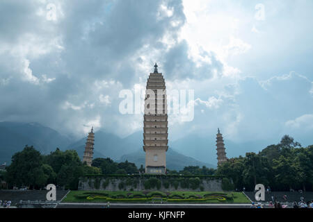 Drei Pagoden des Chongsheng Tempel in der Nähe von Dali Altstadt, Provinz Yunnan, China Stockfoto