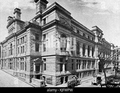 Ein Außenansicht des Suffolk County Courthouse, es befindet sich auf Pemberton Square, das Granitgebäude wurde 1893 erbaut und dient als Heimat des Massachusetts Supreme Judicial Court und Massachusetts Appeals Court, Pferdekutschen können auf der Straße, Boston, Massachusetts, 1905 gesehen werden. Stockfoto