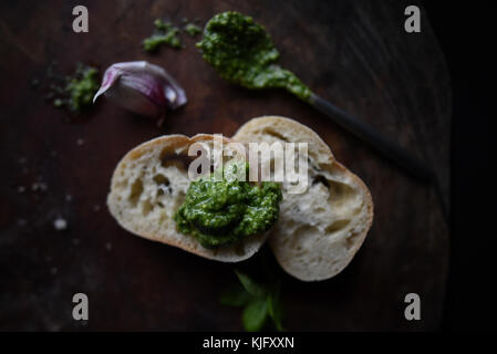 Selbstgemachtem pesto Stockfoto