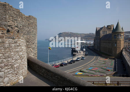 Die Promenade an der Aberystwyth in Wales gesehen von der Burg eine Festung aus der Zeit Edwards VII aufgeführten Stockfoto