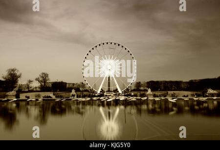 Paris - 21. November 2008 - Der Big Wheel begrüßt 300.000 Fluggäste, die einen spektakulären Blick auf die Stadt von diesem Aussichtspunkt zu bewundern. Stockfoto