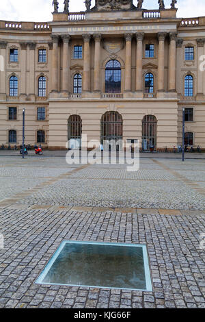 Der Humboldt Universität Berlin, Gedenkstätte Bücherverbrennung auf dem Bebelplatz und durchgeführt von der Deutschen Studentenschaft im Jahre 1933, Berlin, Deutschland, EU. Stockfoto