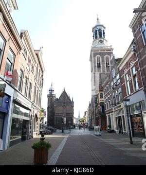 Iconic 17. Jahrhundert Nieuwe Toren (Neue Toren) in der alten Innenstadt von Kampen, Overijssel, Niederlande Stockfoto