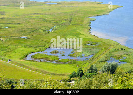 Luftaufnahme von Feuchtgebieten mit Van Farm RSPB Nature Reserve am Loch Leven aus benarty Hill, Perth und Kinross, Schottland Stockfoto