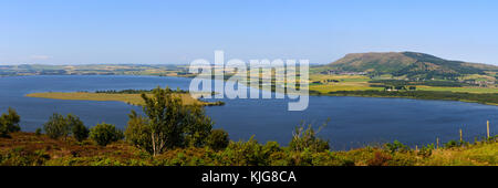 Panoramablick über Loch Leven die Lomond Hills von den Hängen des benarty Hill, Perth und Kinross, Schottland Stockfoto