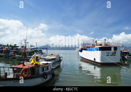 Alte Boote an alotau Papua Neuguinea Stockfoto