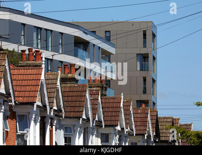 Contextural Blick über typische viktorianische Gehäuse. Walthamstow Stadium Gehäuse Entwicklung, Walthamstow, Vereinigtes Königreich. Architekt: Conran und Partner Stockfoto