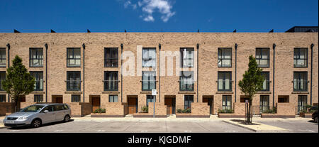 Die Außenfassade des Gehäuses Entwicklung. Walthamstow Stadium Gehäuse Entwicklung, Walthamstow, Vereinigtes Königreich. Architekt: Conran und Partner, 2017. Stockfoto