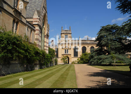 Oxford, Großbritannien - 8 August, 2015: an der Vorderseite des Quad und Kapelle am Trinity College Stockfoto