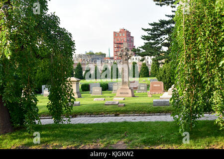 Majestätische Grab auf dem historischen Greenwood Cemetery in Brooklyn, New York. Stockfoto