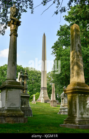 Majestätische Grab auf dem historischen Greenwood Cemetery in Brooklyn, New York. Stockfoto