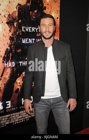 ADVENTURA, FL - JANUAR 07: Pablo Schreiber besucht Miami Special Screening von '13 Hours: The Secret Soldiers of Benghazi' am 7. Januar 2016 in Aventura, Florida. Personen: Pablo Schreiber Stockfoto