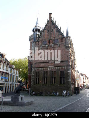 14./15. Jahrhundert gotischen ehemaligen Rathaus am Oude Raadhuisplein & Oudestraat in der alten Innenstadt von Kampen, Niederlande. Stockfoto