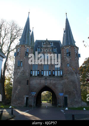 Mittelalterliche Broederpoort City Gate in der alten Hansestadt Kampen, Niederlande Stockfoto