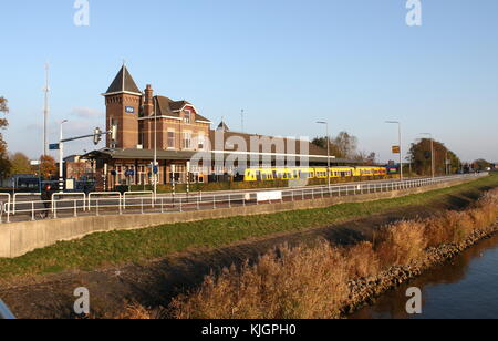 Kampen Hauptbahnhof Gebäude, von der Stadt Brücke gesehen, Kampen, Overijssel, Niederlande Stockfoto