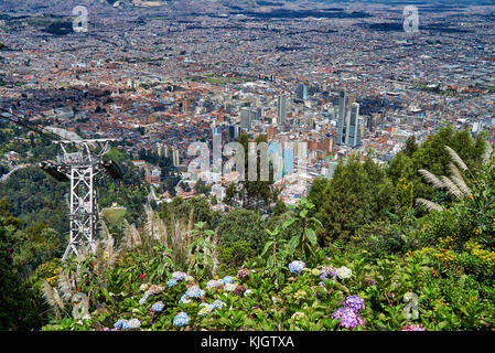 Vögel Auge Ansicht von Cerro de Monserrate Berg in Bogota, Kolumbien, Südamerika Stockfoto