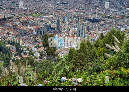 Vögel Auge Ansicht von Cerro de Monserrate Berg in Bogota, Kolumbien, Südamerika Stockfoto