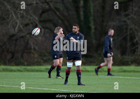 Hensol, Wales, UK. 23. November 2017. taulupe faletau, die Wales Rugby Player in Aktion während der Wales Rugby Team Training im Vale Resort Hotel in hensol, in der Nähe von Cardiff, South Wales am Donnerstag, den 23. November 2017. Das Team bereitet sich auf den Herbst internationale Reihe Testspiel gegen Neuseeland dieses Wochenende. Credit: Andrew Obstgarten/alamy leben Nachrichten Stockfoto