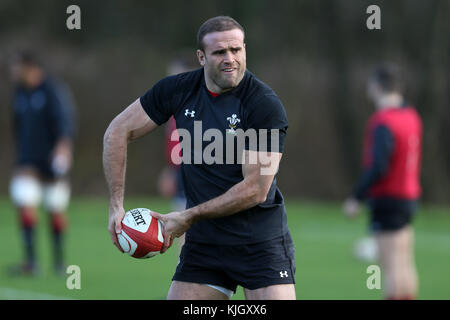 Hensol, Wales, UK. 23. November 2017. Jamie Roberts, die Wales Rugby Player in Aktion während der Wales Rugby Team Training im Vale Resort Hotel in hensol, in der Nähe von Cardiff, South Wales am Donnerstag, den 23. November 2017. Das Team bereitet sich auf den Herbst internationale Reihe Testspiel gegen Neuseeland dieses Wochenende. Credit: Andrew Obstgarten/alamy leben Nachrichten Stockfoto