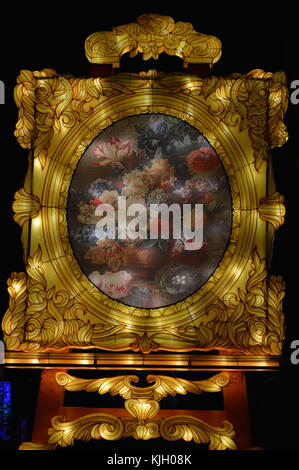 London, Großbritannien. November 2017. Das Magical Lantern Festival, inspiriert von den chinesischen Neujahrsfeiern, geht in sein drittes Jahr in London im Chiswick House & Gardens. Das diesjährige Weihnachts-Laternenfest soll die Gärten beleuchten, die es den Besuchern ermöglichen, eine Mischung aus dualen Kulturen, lebendigen Farben und kreativen Skulpturen zu genießen. Stockfoto