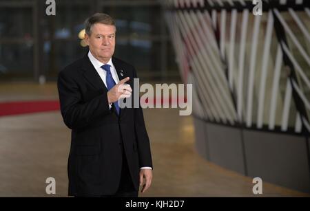 Brüssel, Belgien November 2017. Der rumänische Präsident Klaus Werner Ioannis trifft am 24. November 2017 zu einem Gipfeltreffen der Östlichen Partnerschaft in Brüssel (Belgien) ein. Quelle: Jakub Dospiva/CTK Photo/Alamy Live News Stockfoto