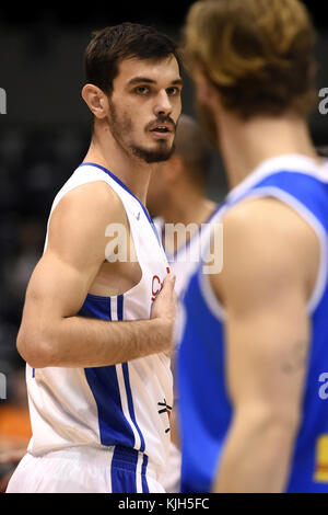 Pardubice, Tschechische Republik. November 2017. Viktor Pulpan von Tschechien während des Qualifikationsspiels der Männer Basketball-Weltmeisterschaft 2017 F-Match Tschechische Republik gegen Island in Pardubice, Tschechische Republik, 24. November 2017. Quelle: Josef Vostarek/CTK Photo/Alamy Live News Stockfoto