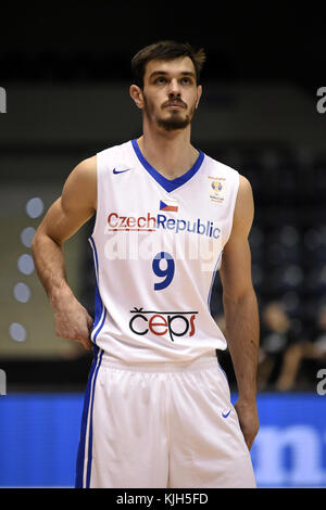 Pardubice, Tschechische Republik. November 2017. Viktor Pulpan von Tschechien während des Qualifikationsspiels der Männer Basketball-Weltmeisterschaft 2017 F-Match Tschechische Republik gegen Island in Pardubice, Tschechische Republik, 24. November 2017. Quelle: Josef Vostarek/CTK Photo/Alamy Live News Stockfoto