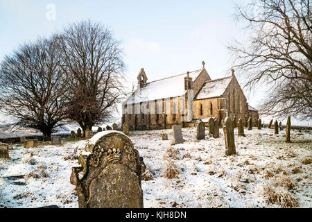 Wald-in-Teesdale, County Durham, UK. Samstag, den 25. November 2017. UK Wetter. St James die weniger Kirche in oberen Teesdale wie Schnee Duschen einige Teile des nördlichen England beeinflussen. Quelle: David Forster/Alamy leben Nachrichten Stockfoto