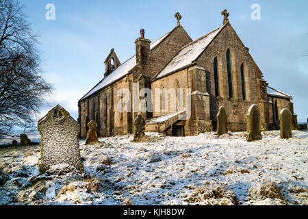 Wald-in-Teesdale, County Durham, UK. Samstag, den 25. November 2017. UK Wetter. St James die weniger Kirche in oberen Teesdale wie Schnee Duschen einige Teile des nördlichen England beeinflussen. Quelle: David Forster/Alamy leben Nachrichten Stockfoto