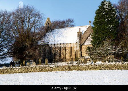 Wald-in-Teesdale, County Durham, UK. Samstag, den 25. November 2017. UK Wetter. St James die weniger Kirche in oberen Teesdale wie Schnee Duschen einige Teile des nördlichen England beeinflussen. Quelle: David Forster/Alamy leben Nachrichten Stockfoto