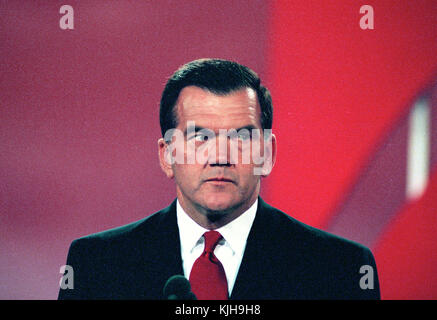 Gouverneur Tom Ridge (Republikaner von Pennsylvania) spricht auf der Republican National Convention 1996 im San Diego Convention Center in San Diego, Kalifornien am 14. August 1996. Kredit: Ron Sachs/CNP - KEIN KABELSERVICE - Foto: Ron Sachs/Consolidated/dpa Stockfoto