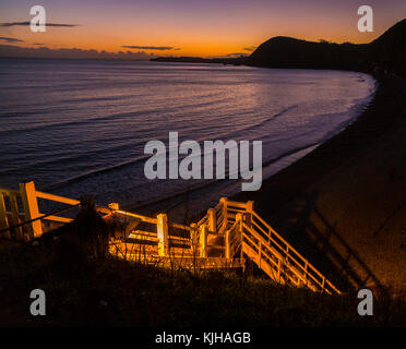 Sidmouth, Devon, 25.. Nov 17 nach einem frostigen Start ging der Tag in Devon kalt und klar weiter. Jakobs Leiter blickt auf einen wunderschönen Sonnenuntergang in Sidmouth. Stockfoto