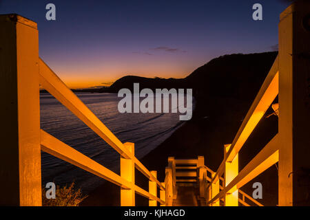 Sidmouth, Devon, 25.. Nov 17 nach einem frostigen Start ging der Tag in Devon kalt und klar weiter. Jakobs Leiter blickt auf einen wunderschönen Sonnenuntergang in Sidmouth. Stockfoto